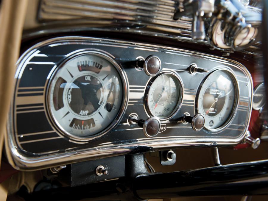 Панель приборов Auburn 851 Custom Dual Ratio Coupe 1935 года  (фото 8 из 8)